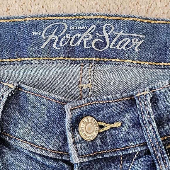 Old Navy Rockstar Crop Jeans - Size 4 - Picture 3 of 12